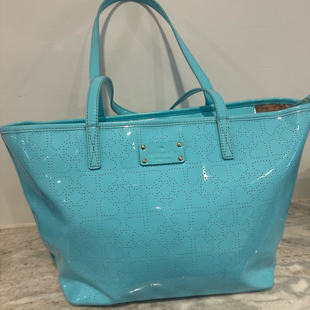 Kate spade New York tote in good condition!